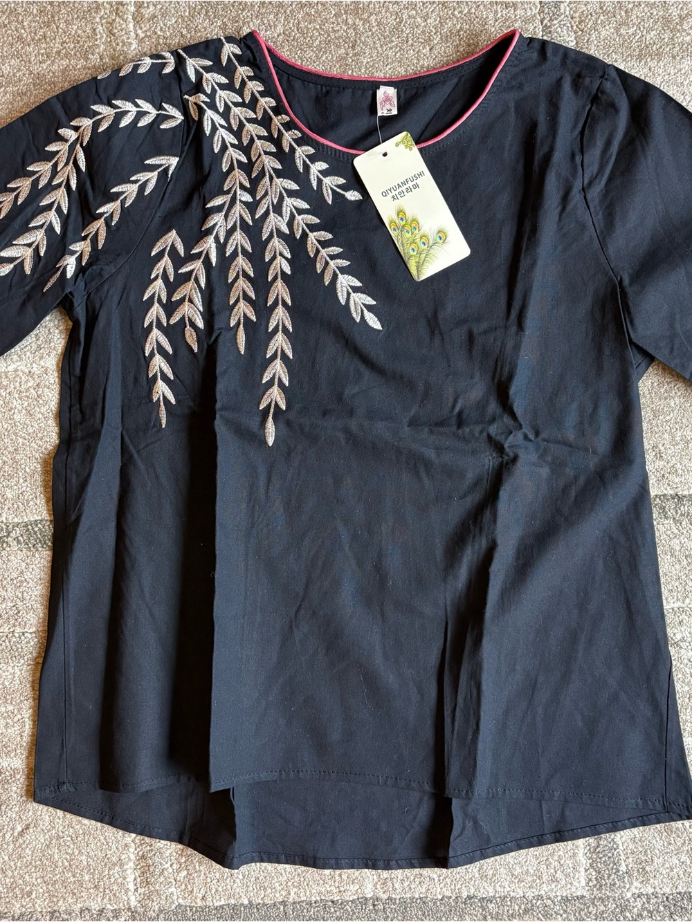 Black Women’s Embroidered Leaf Top NWT